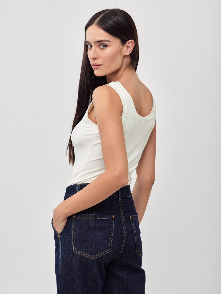 גופיה ריפס  PROMO בצבע אופוויט