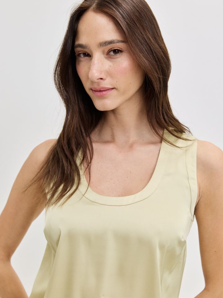 גופיה סטן פתח עגול PROMO בצבע זהב