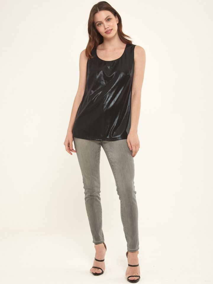 גופיה מריחות צבע בצבע שחור