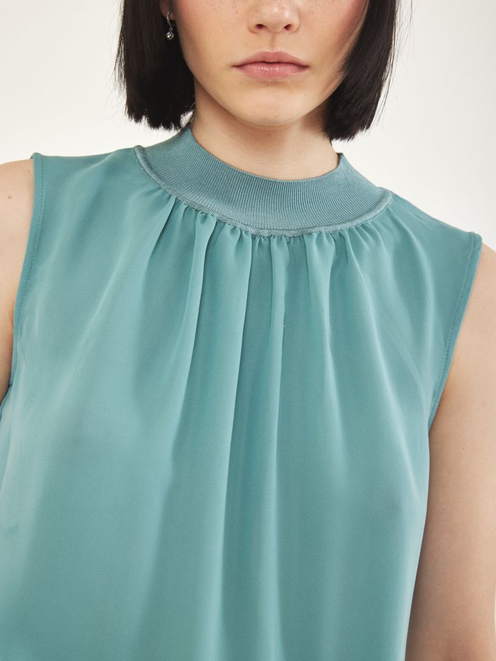 גופיה LINOR PROMO בצבע ירוק בינוני