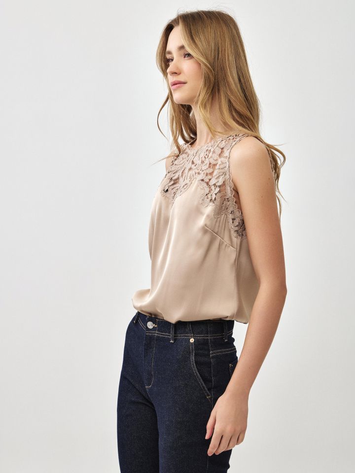 גופיה סטן שילוב תחרה בצבע בייז קפוצינו