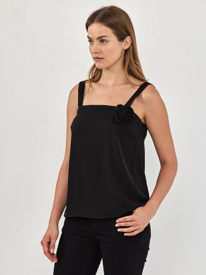 גופיה שושנים בצבע שחור