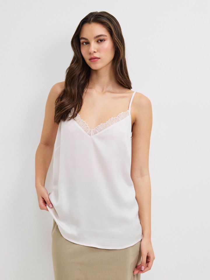 גופיה V תחרה  PROMO בצבע פודרה