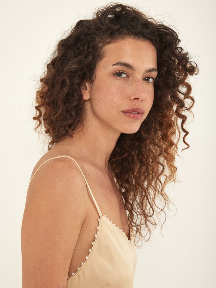 גופיה סטן פנינים בצבע שנהב