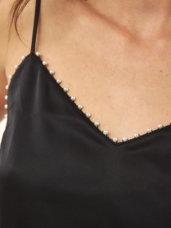 גופיה סטן פנינים בצבע שחור