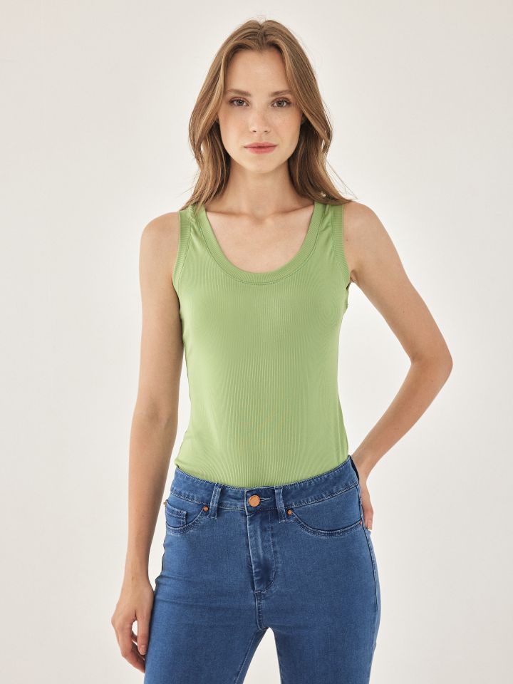 גופיה כתפיה רחבה ריבס PROMO בצבע ירוק