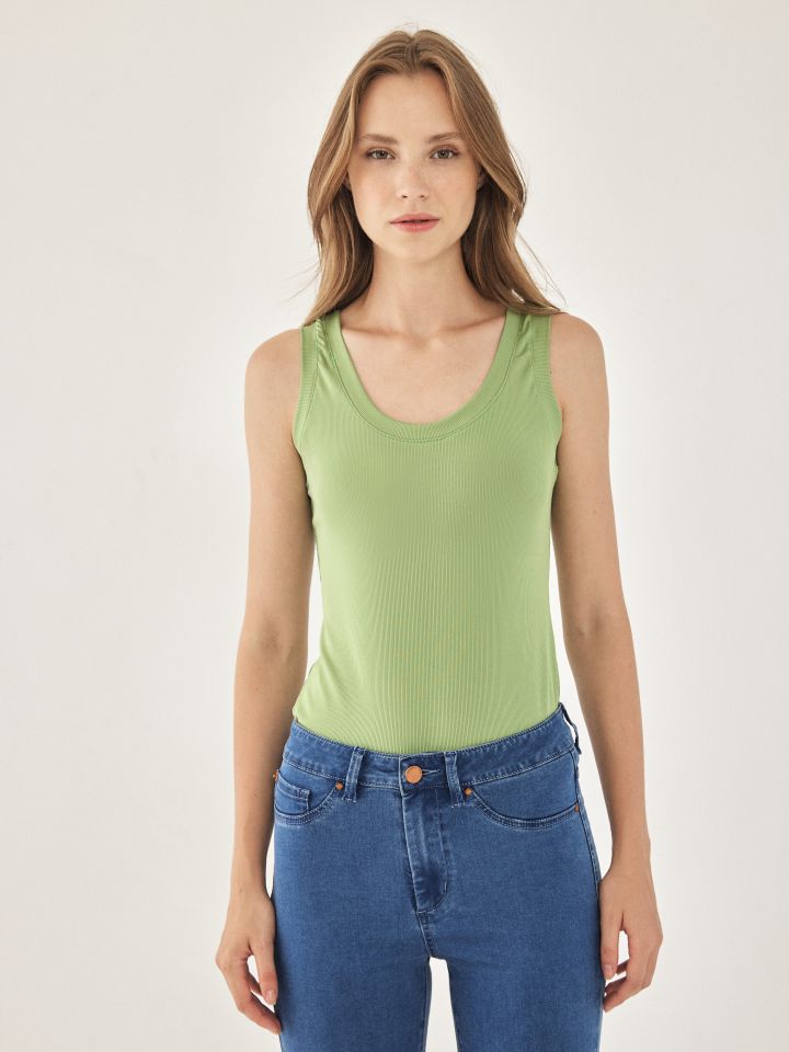 גופיה כתפיה רחבה ריבס PROMO בצבע ירוק