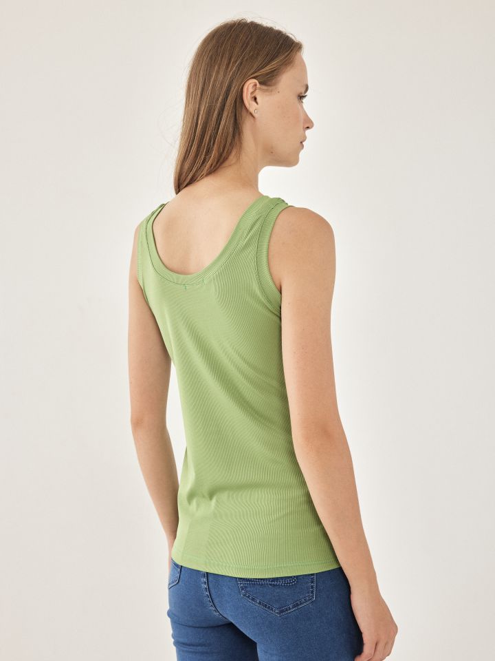 גופיה כתפיה רחבה ריבס PROMO בצבע ירוק