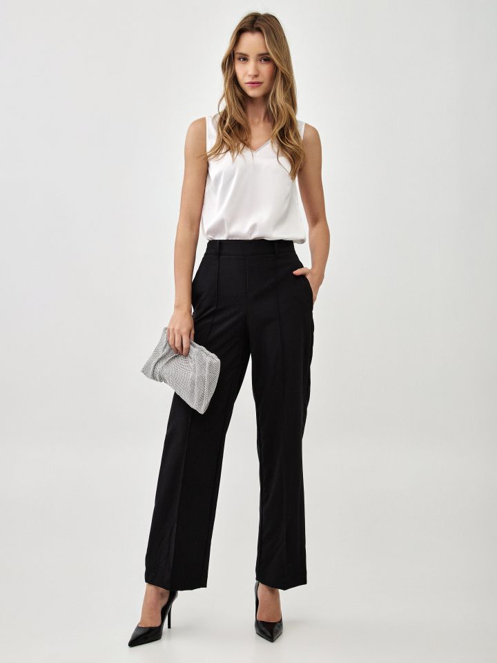 גופיה סטן דמוי יהלומים בצבע לבן