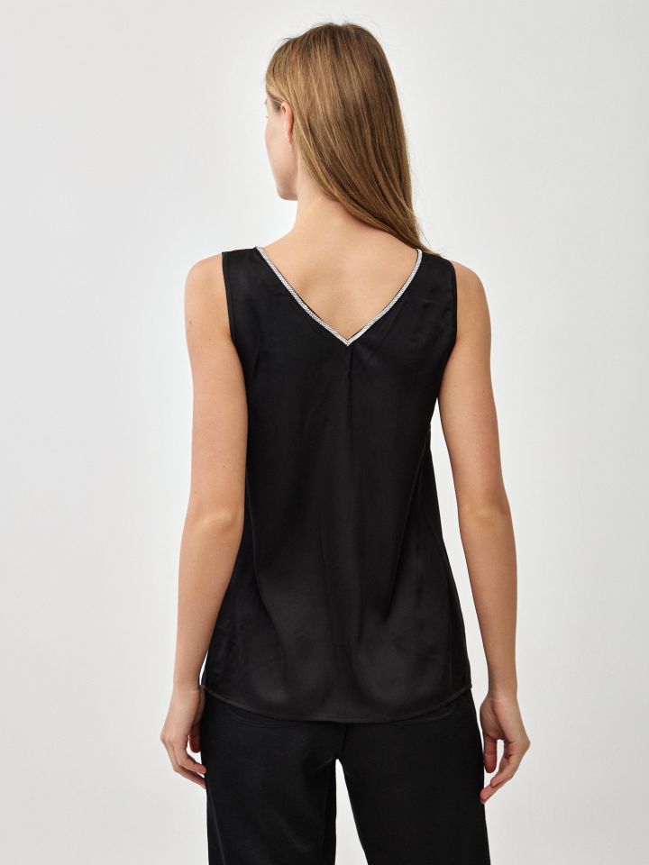 גופיה סטן דמוי יהלומים בצבע שחור