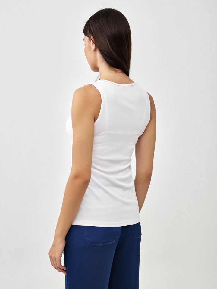 גופיה ריב פתח אבזם בצבע לבן