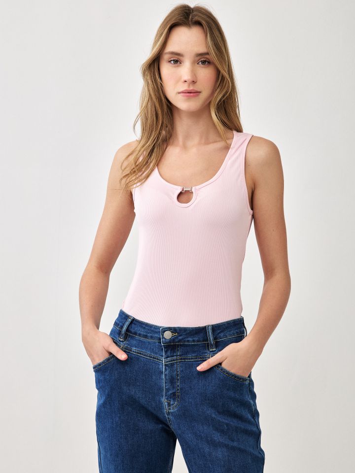 גופיה ריב פתח אבזם בצבע ורוד