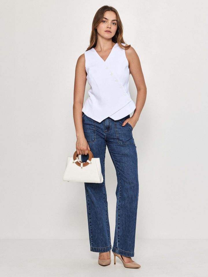 ו’סט כפתורים באלכסון בצבע לבן