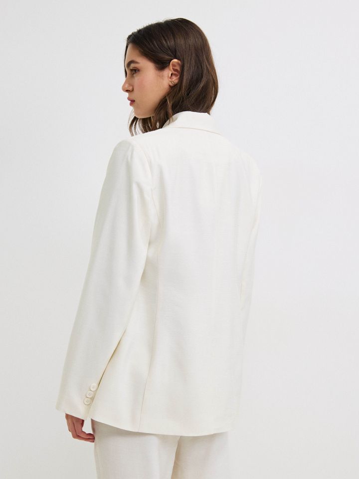 ג’קט דמוי פישתן כפתור אחד בצבע אופוויט