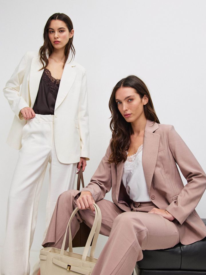 ג’קט דמוי פישתן כפתור אחד בצבע מוקה