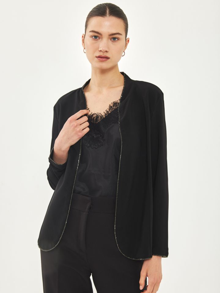 עליונית יהלומים בצבע שחור