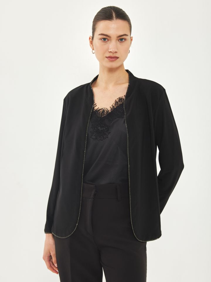 עליונית יהלומים בצבע שחור