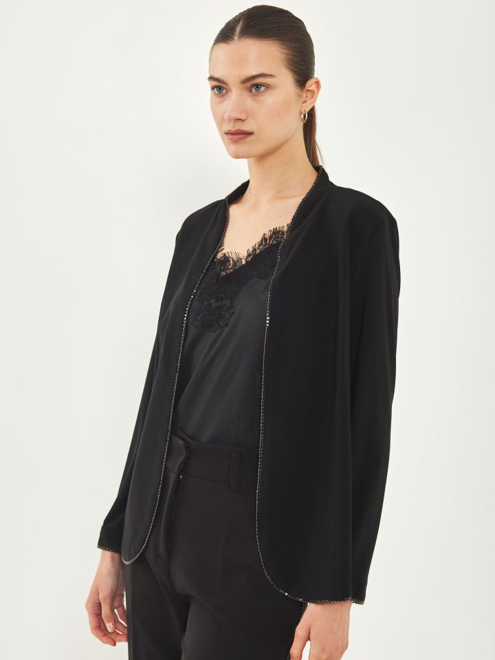 עליונית יהלומים בצבע שחור