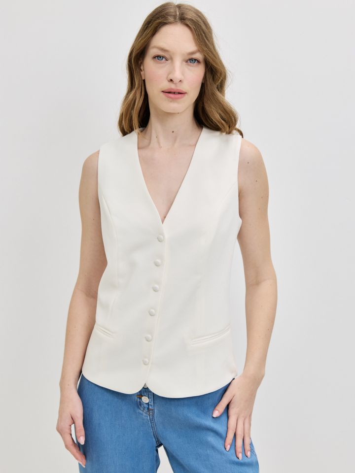 וסט V כפתורים PROMO בצבע אופוויט