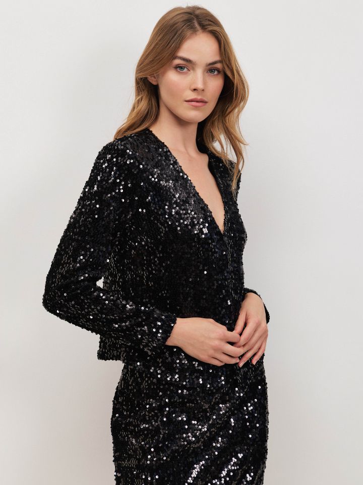 עליונית פייטים בצבע שחור