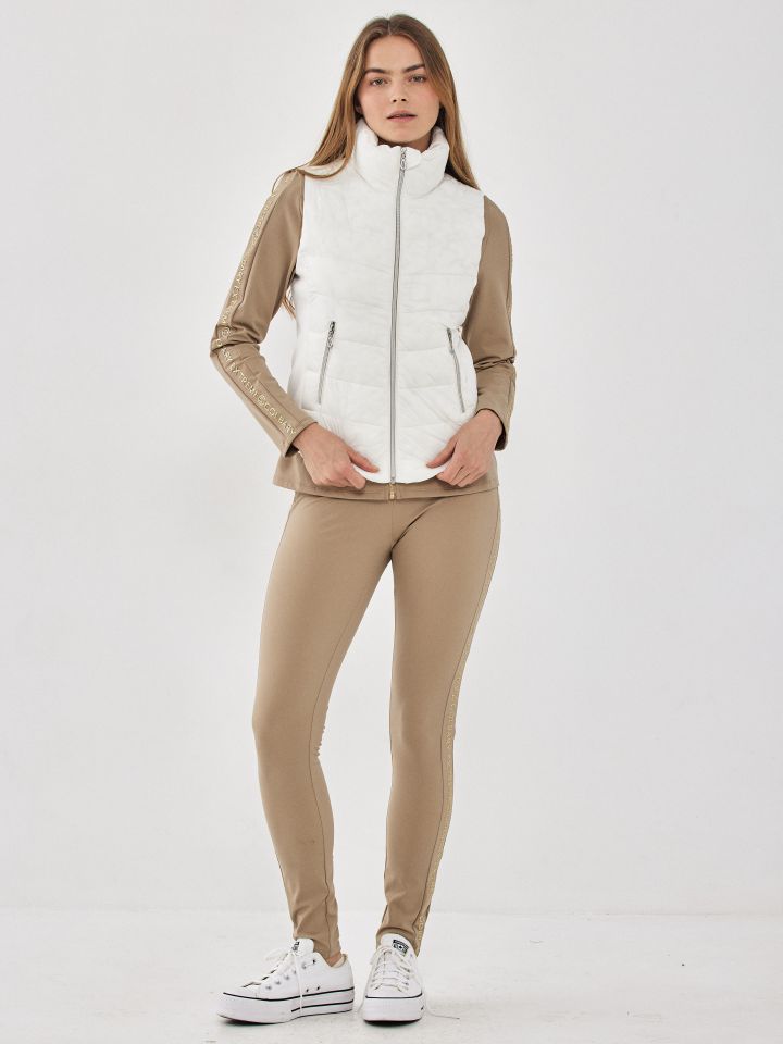 וסט רוכסנים בצבע לבן