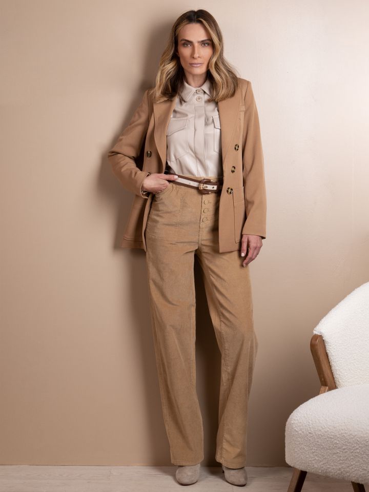 ג’קט כפתורים בצבע בייז קפוצינו