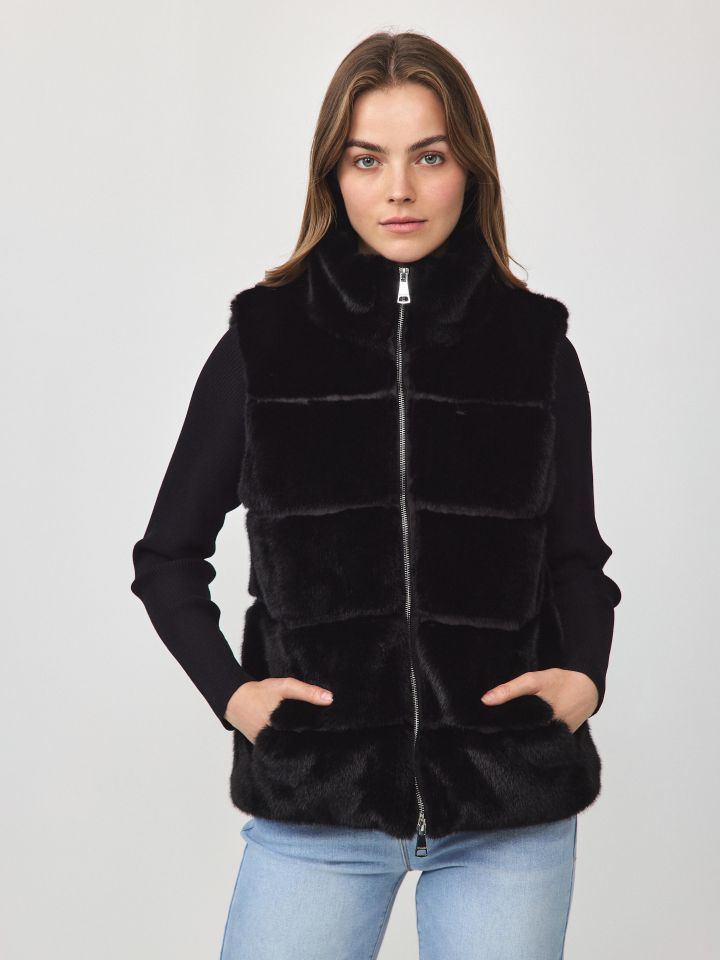 וסט דמוי פרווה  ROMI PROMO בצבע שחור