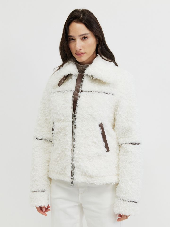 מעיל מראה פרווה פספולים בצבע אופוויט