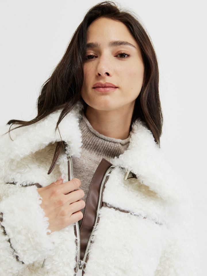 מעיל מראה פרווה פספולים בצבע אופוויט