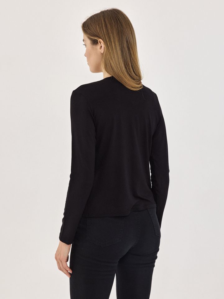 עליונית מודל PROMO בצבע שחור