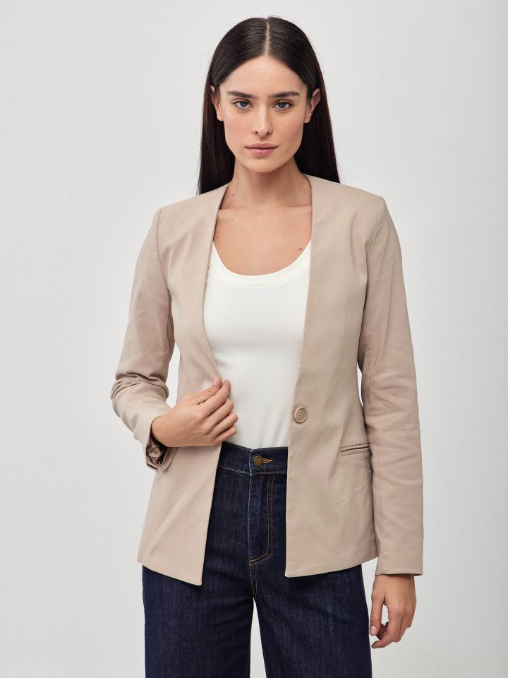 ג’קט מראה פישתן NATALY בצבע בייז קפוצינו