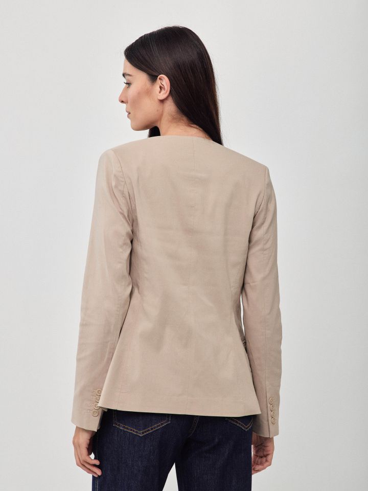 ג’קט מראה פישתן NATALY בצבע בייז קפוצינו