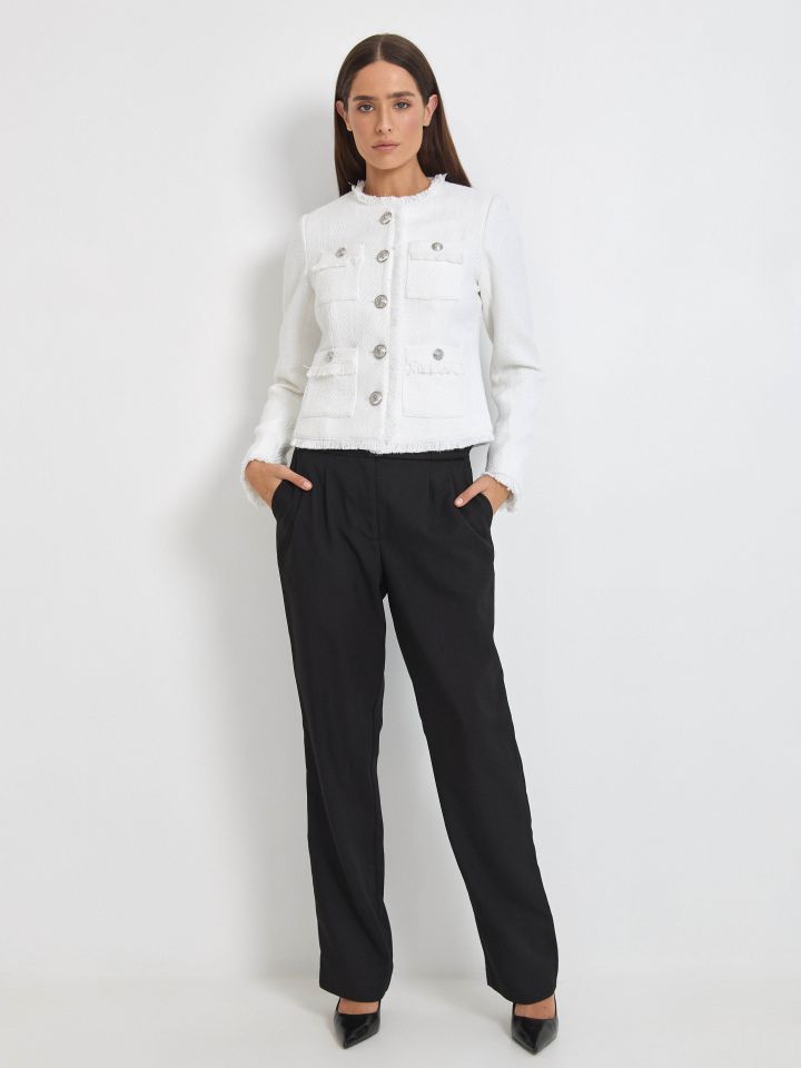 ג’קט מראה בוקלה וכפתורים בצבע לבן