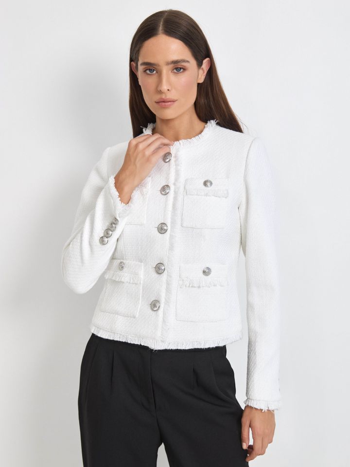 ג’קט מראה בוקלה וכפתורים בצבע לבן