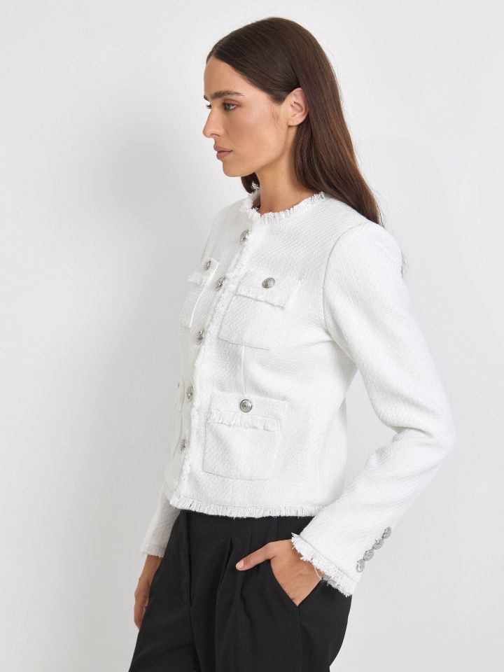 ג’קט מראה בוקלה וכפתורים בצבע לבן