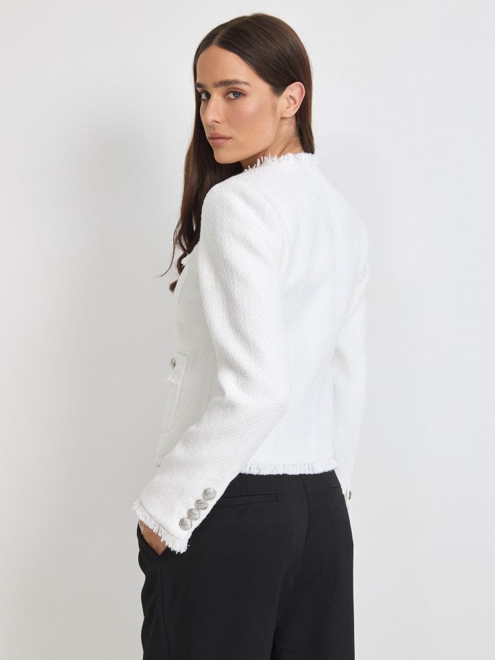 ג’קט מראה בוקלה וכפתורים בצבע לבן