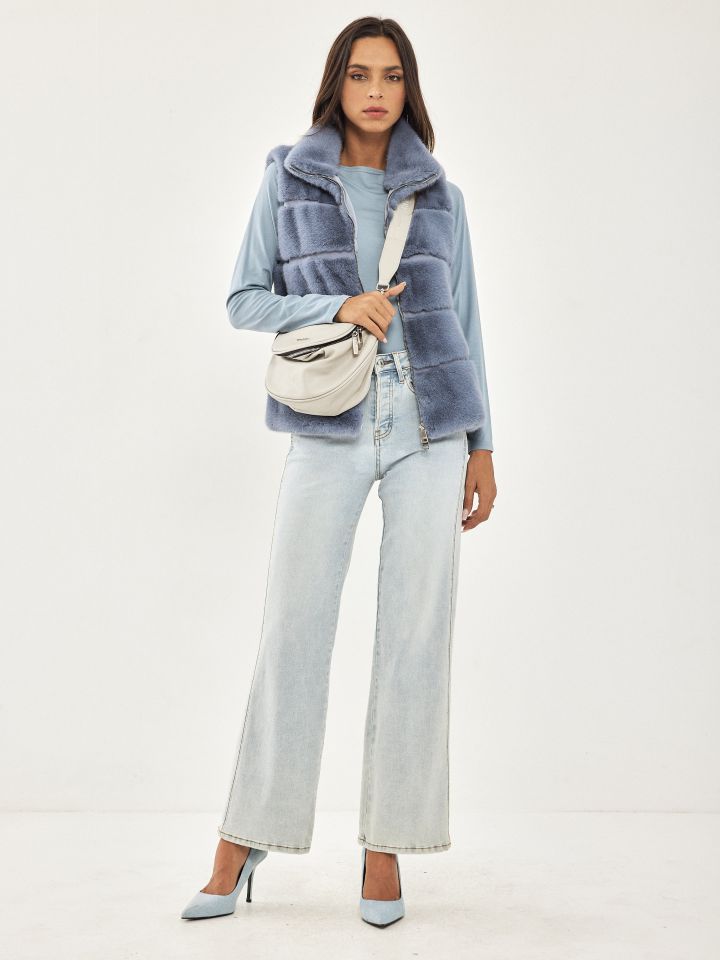 וסט דמוי פרווה ROMI בצבע תכלת