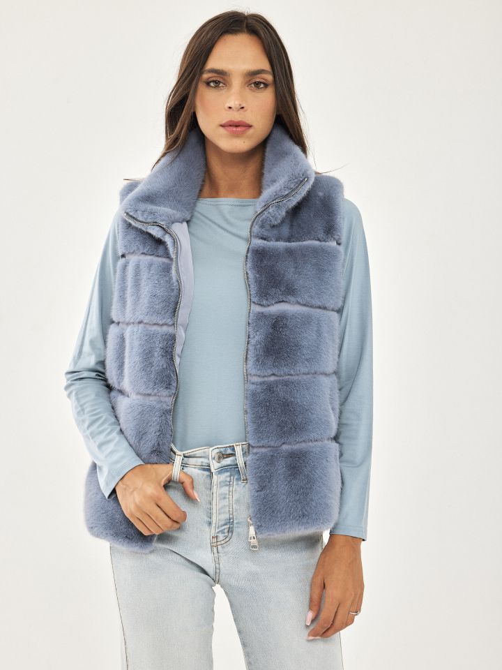 וסט דמוי פרווה ROMI בצבע תכלת