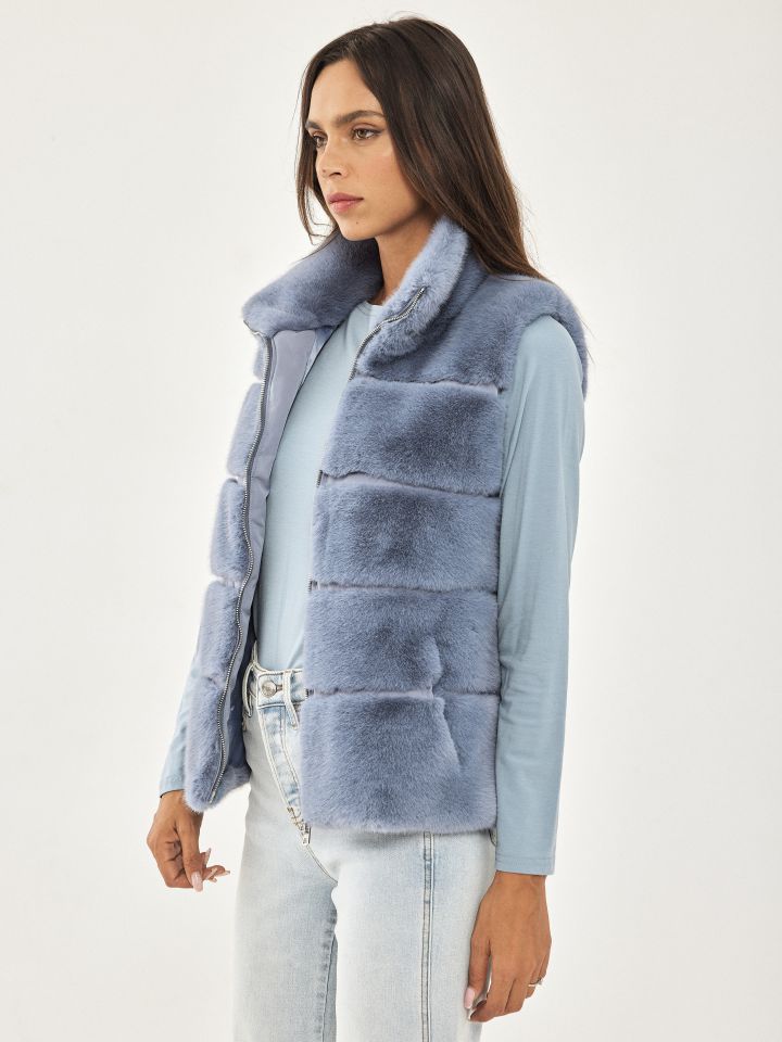 וסט דמוי פרווה ROMI בצבע תכלת