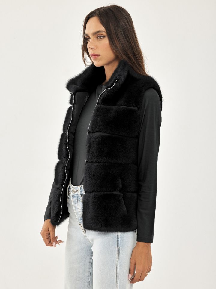 וסט דמוי פרווה ROMI בצבע שחור