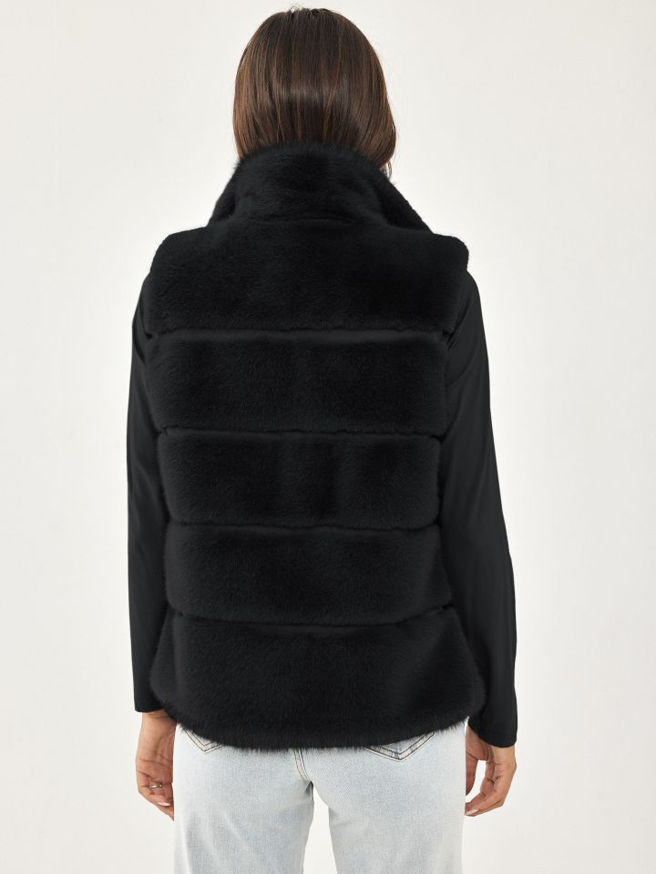 וסט דמוי פרווה ROMI בצבע שחור