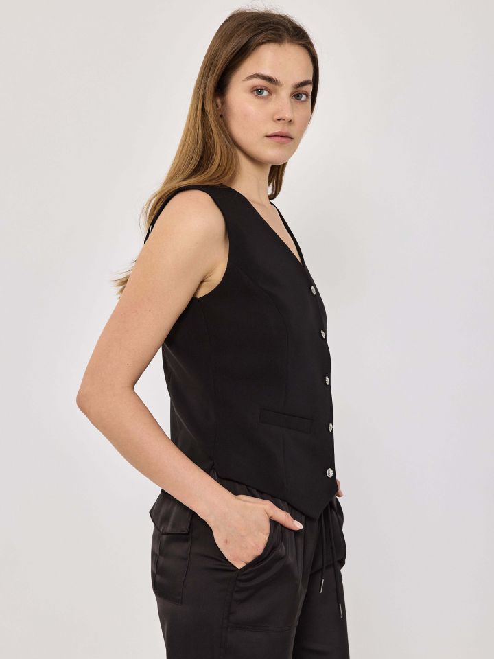 וסט דמוי יהלומים בצבע שחור