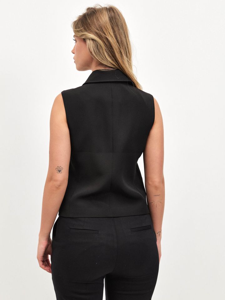 וסט MONACO בצבע שחור