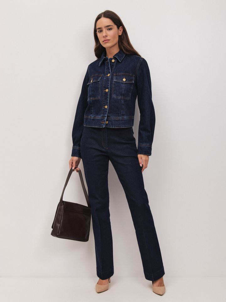 ג’קט ג’ינס קצר בצבע ג’ינס כהה