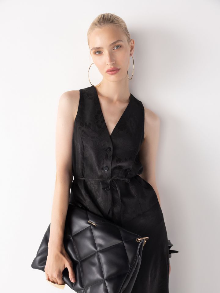 וסט ג’קארד בצבע שחור