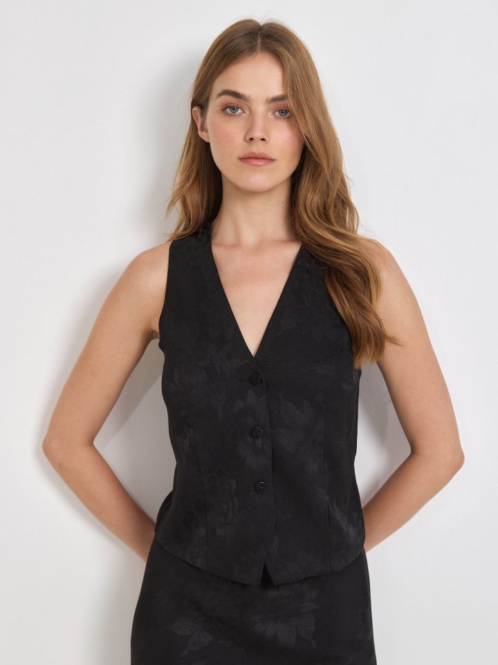 וסט ג’קארד בצבע שחור