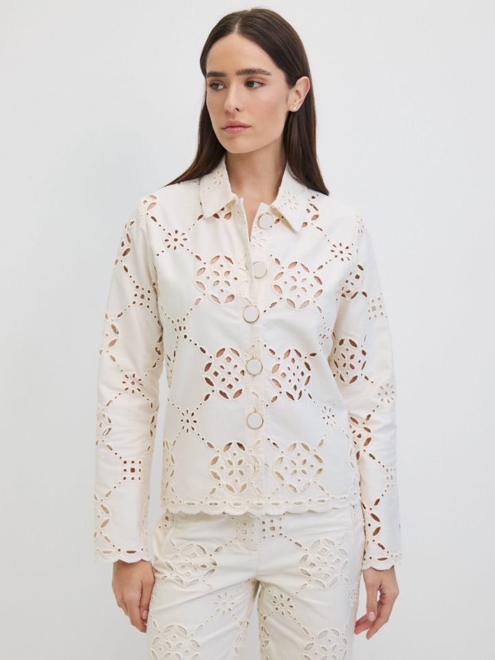 ג’קט ריקמות בצבע אופוויט