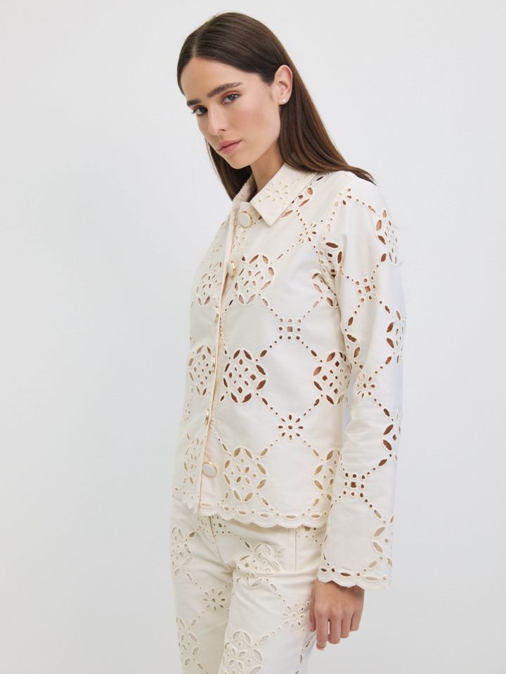 ג’קט ריקמות בצבע אופוויט