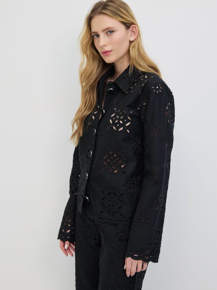 ג’קט ריקמות בצבע שחור