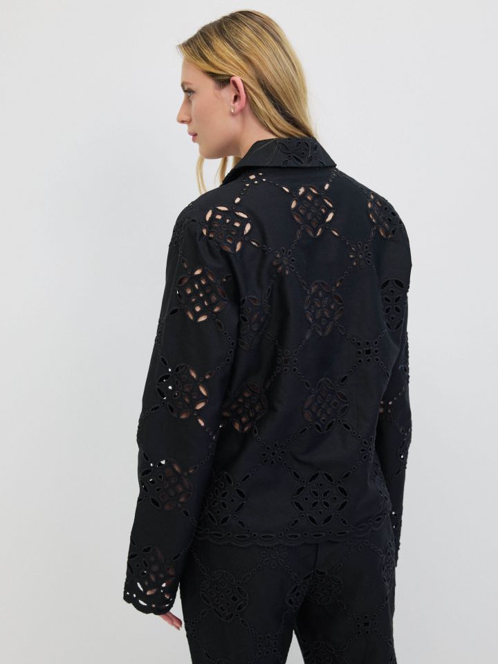 ג’קט ריקמות בצבע שחור